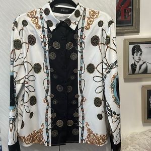 Camisa de vestir estampada azul con  blanco y dorado negro